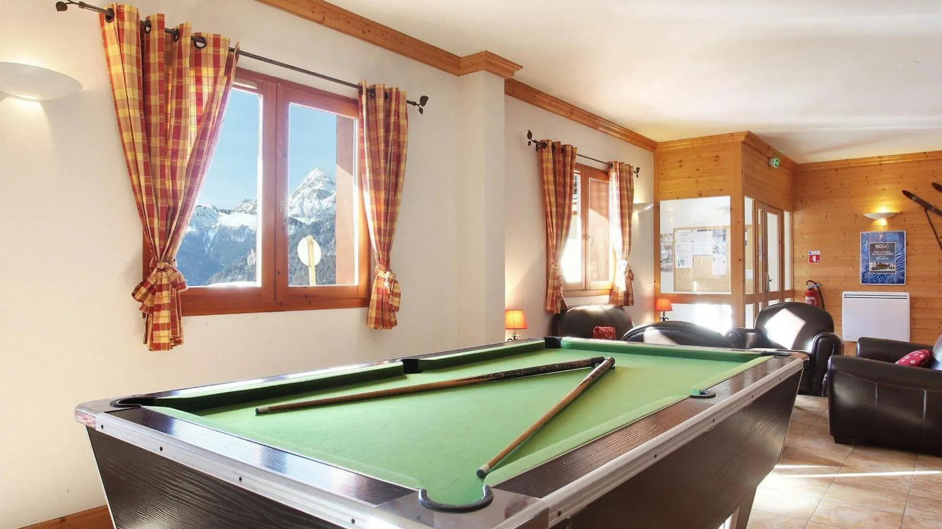 Confortable Appartement Pour 8 Avec Cuisine Equipee A Notre-Dame-De-Bellecombe - Fr-1-807-67 0*,  Francia
